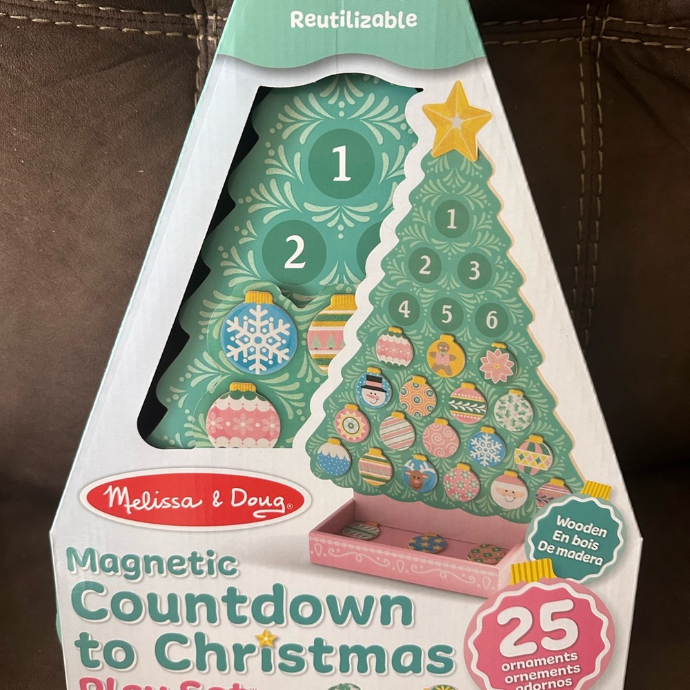 Melissa & Doug Festive Magnetic Christmas Tree Set